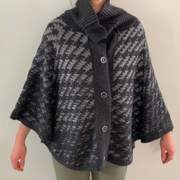 Poncho - Women - Laura - Small - Picture 1 of 3